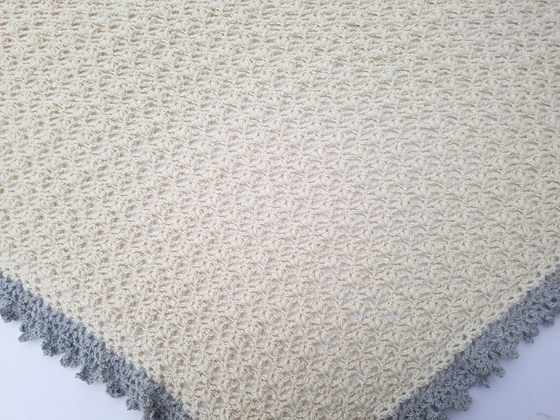 French Fancy Shawl intermediate crochet pattern imagem 9