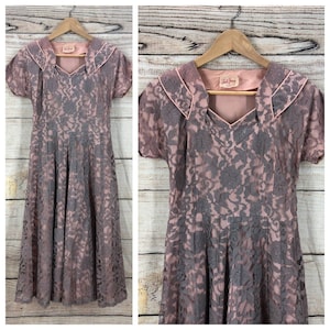 Vintage 1950&#39;s Trulie Young Lace Gray and Pink Dress Size Small