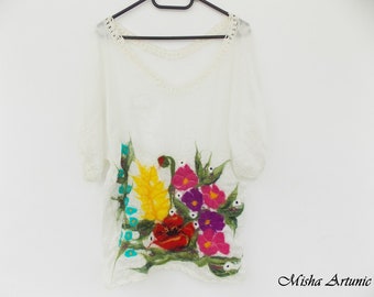 Blouse made of natural materials with felted flowers