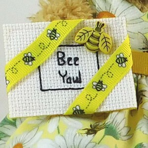 Be Yourself Encouragement Gift, Daisy Gifts for Women, Daisy Home Decor, Bee You Uplifting Gift with White Plush Bear image 8