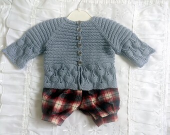 Wzór nr 64 - „UNISEX BABY CARDIGAN” - rozmiar: noworodek-24 miesiące, ubranko dla niemowlęcia.