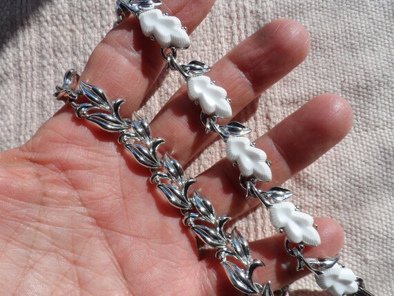 Two unsigned silvertone bracelets - leaf pattern,… - image 4