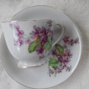 Made in besetzten Japan Hübsche violette Teetasse und Untertasse