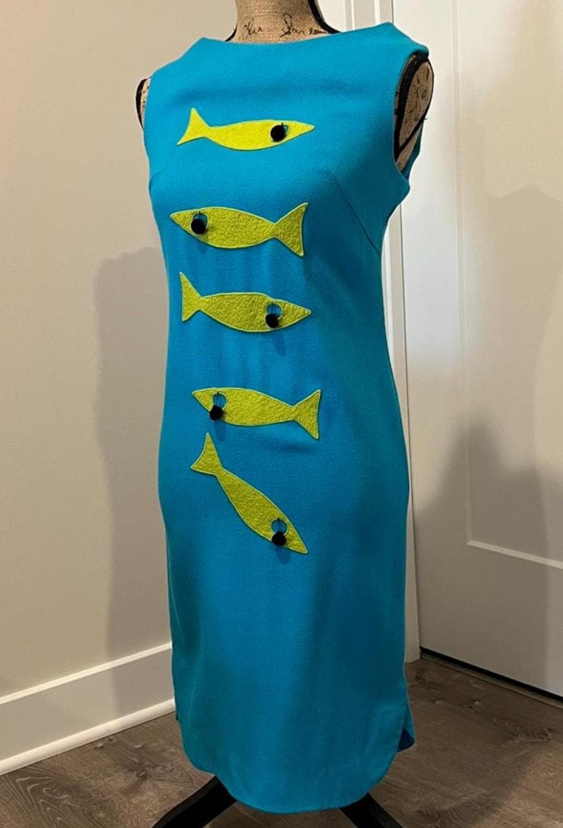 Adorable mod 1960s shift dress with googly eyed fishies!