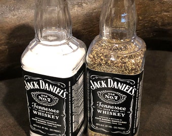 Jack Daniel's Salt and Pepper Shakers - Jack Daniel's Whiskey Salt and Pepper Shakers - JD Salt and Pepper Shakers