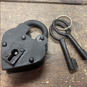 Antique Style Iron Heart Lock and Keys - Old Iron Heart Lock and Key - Iron Heart Lock with Key - Cast Iron Lock - Old Trunk Lock
