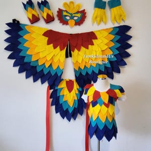 Komplettes Papageien Kostüm für Kinder – Flügel, Schwanz, Shirt, Maske, Handschuhe & Fußmanschetten – Tropisches Vogel Kostüm für Kinder – Dschungel Papagei Outfit