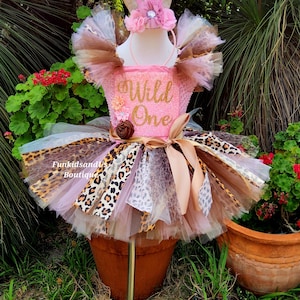 Vestido de tule estampado Safari Wild One para bebê - Conjunto de vestido tutu e coroa de leopardo Wild - Vestido tutu com estampa animal para o primeiro aniversário - Roupa de bebê Wild One