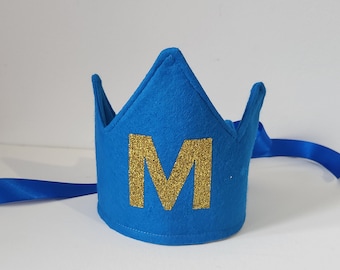 Corona de cumpleaños personalizada: Corona de fieltro azul hecha a mano con letra brillante
