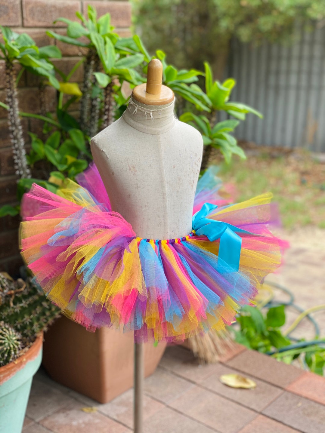 Falda de tul arcoíris: tutú para niña hecho a mano con lazo azul  España