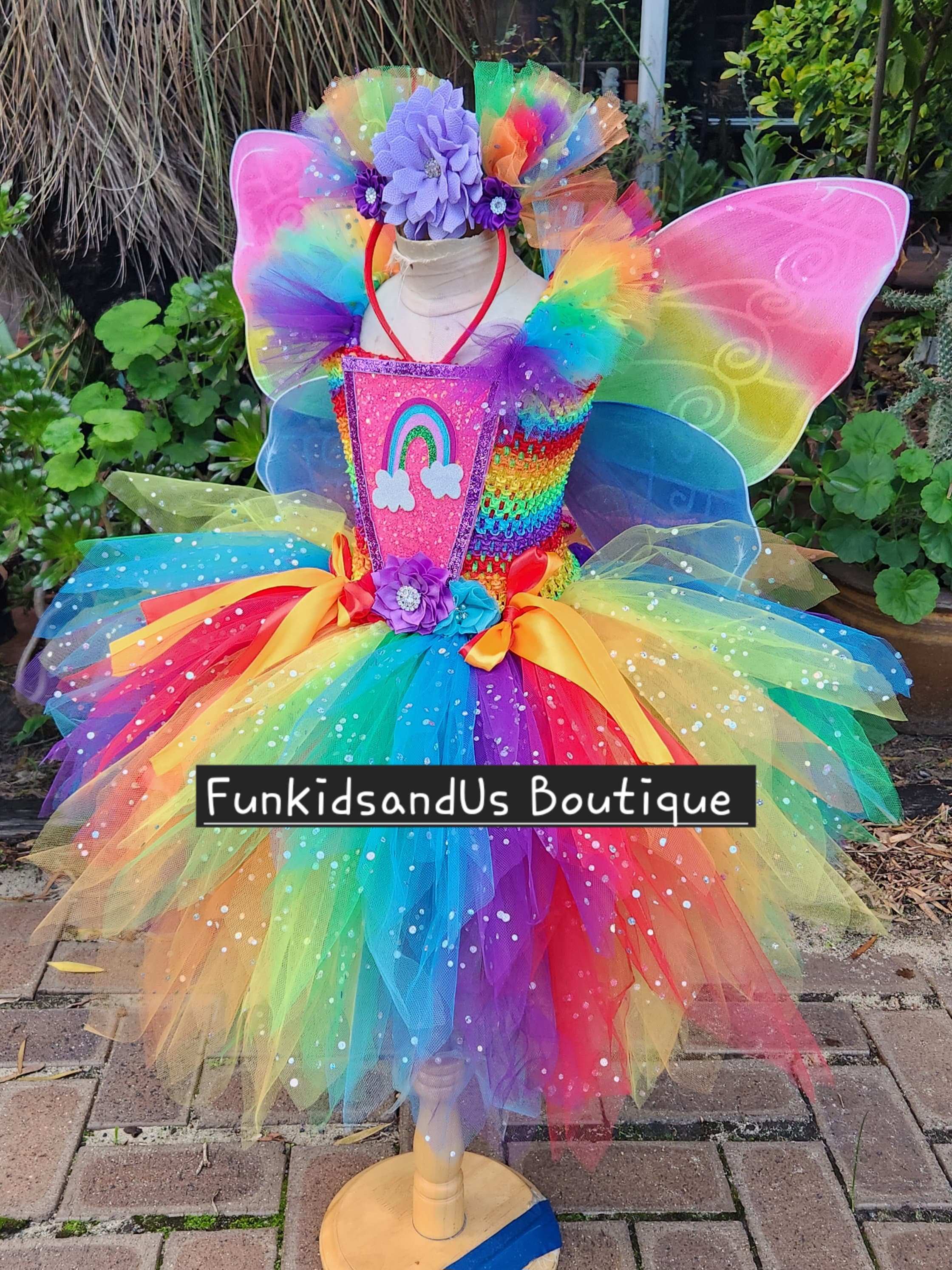 rainbow magic fairy dress up Rainbow Magic Flora Fancy Dress Fairy: Daisy Meadows: 9781846165054: Amazon.com: Books