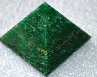 Green Jade Pyramid ,Reiki Healing Crystal, Heart Chakra Stone for Abundance, Prosperity, Emotional Balance, Self-Expression, Inner Serenity