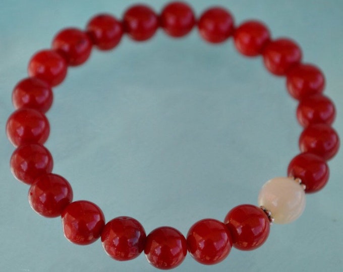 8 mm Red Coral Mother of Pearl Wrist Mala Beads Bracelet - Attract love Assists clear reasoning Inventiveness Balanced opinion Truthfulness