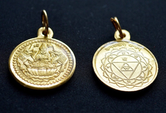 Sri Shri Kanakdhara Yantra Kavach Pendant Amulet -Energized Engraved Laminated Yantra For Enormous Wealth, Good Luck & ProsperityChristmas