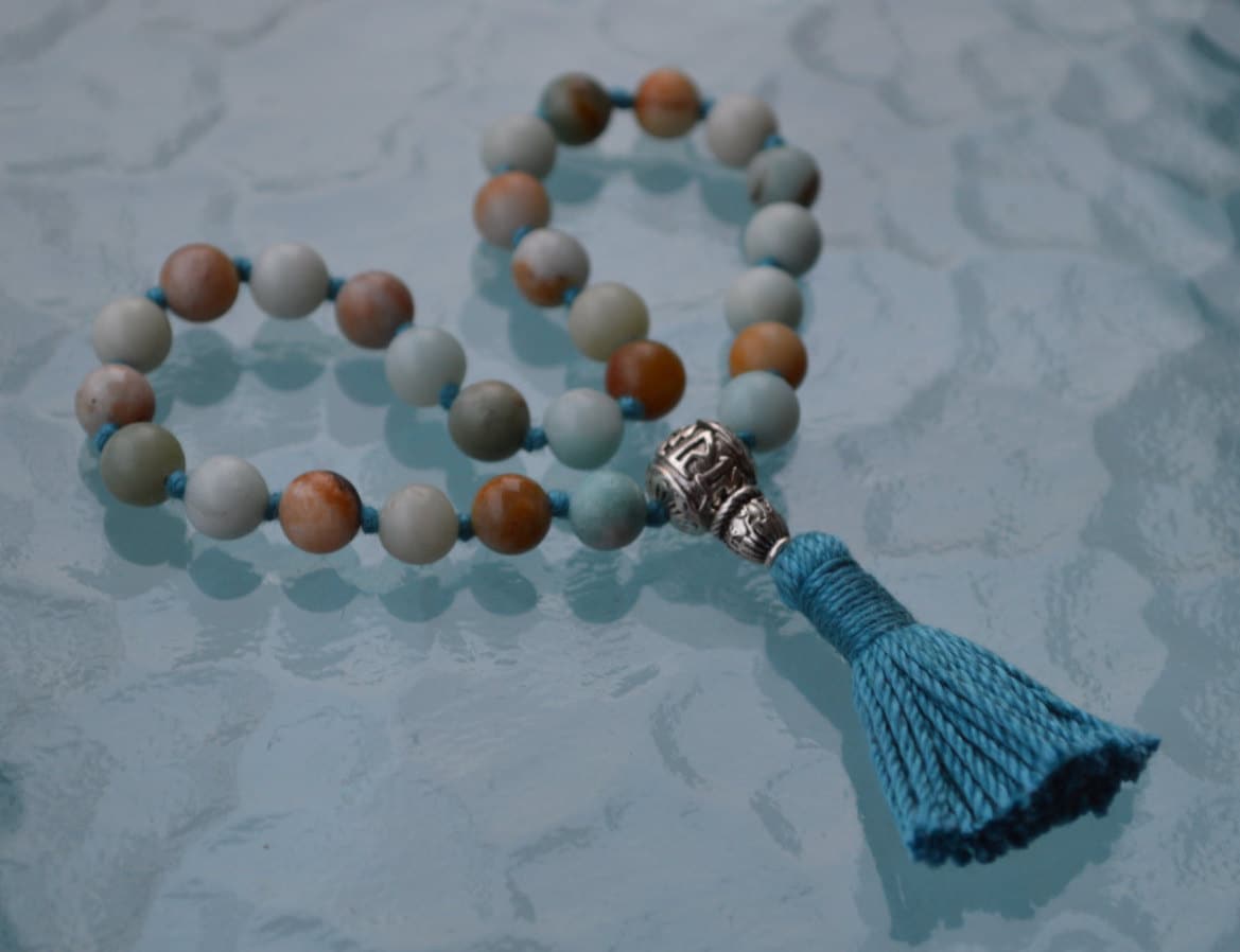 Mini Mala Beads Mint Amazonite /& Rose Quartz 27 Prayer Beads Knotted Coral Tassel Heart Chakra Yoga Meditation Moss Agate Guru
