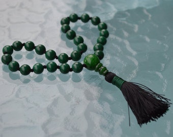 Knotted Mala, Quarter mala,Green pocket Japa Mala, 27+1, Green Mashan Jade - Heart chakra, Achieving Goals Memory Concentration Self Esteem