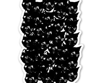 Witte kattensticker met meerdere schildpadden. Zwarte kat. Vinyl kat sticker. Laptopsticker kat. Autosticker kat. Vinyl kat. Sticker waterfles