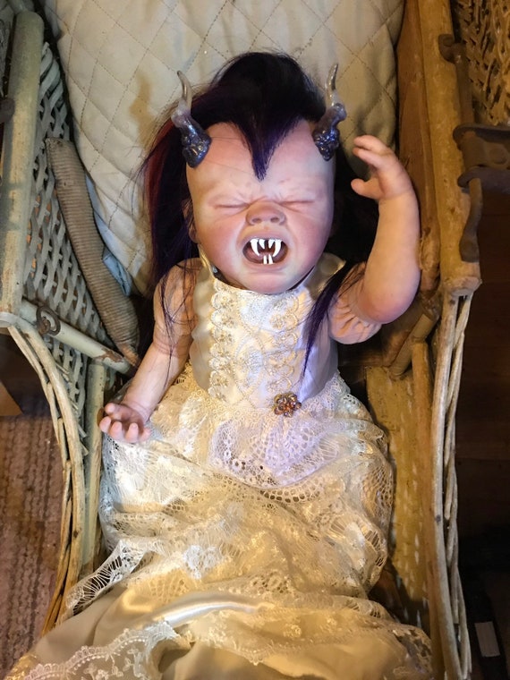 Petit Vampire Fache Renaissant Le Bebe Etsy