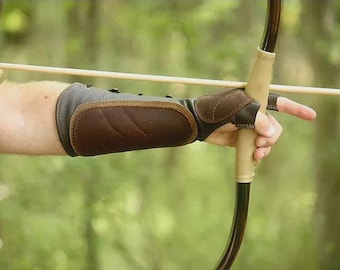 Protector de brazo de cuero marrón bosque y almohadilla de tiro para tres dedos. Guante de tiro con arco.