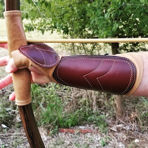 Desert Fox Leather Arm Guard and 3 Finger Shooting Tab. Tan and Brown, Bow Hand Shooting Glove, Right Hand, Medium to Large