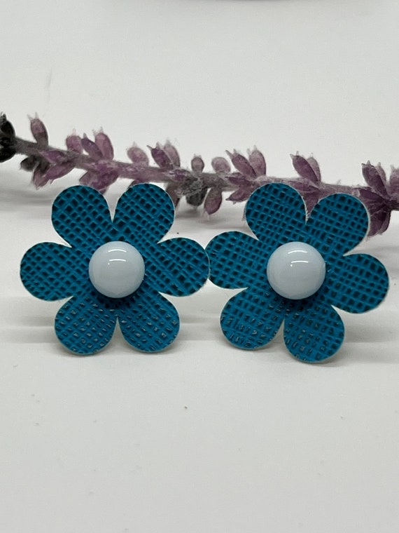 Flower earrings, Blue faux leather flower post earrings, blue daisy flower post earrings, blue daisy post earrings with white glass centers