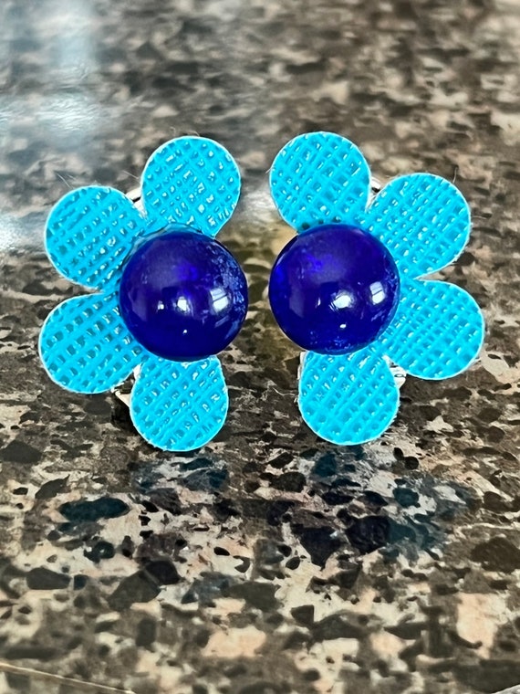 Blue flower earrings.  Faux leather and fused glass blue daisy earrings, half blue daisy earrings with blue glass centers