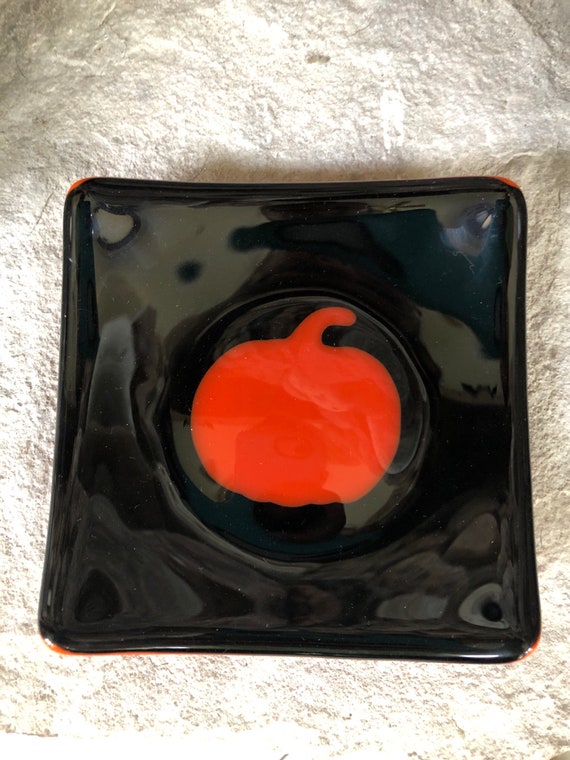 pumpkin glass dish, orange and black dish with pumpkin, medium fused glass dish.  fall décor 5" square.