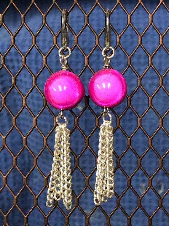 Long dangle chain earrings, fuchsia pink chain earrings, pink chain earrings, fuchsia dangle earrings, fuchsia fashion dangle earrings beads