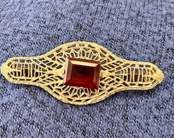 Rhinestone vintage brooch with filigree setting