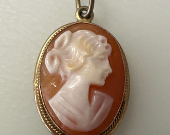Antique Italian cameo pendant