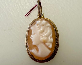 Antique Italian cameo pendant