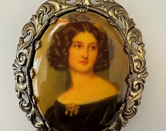 Vintage West German brooch/pin cameo portrait on porcelain