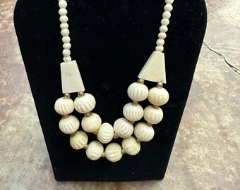 Beaded vintage carved necklace 15”