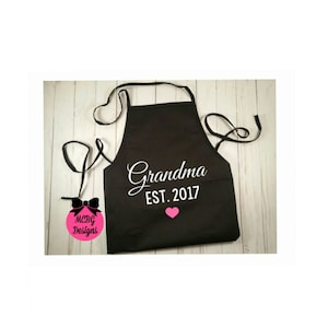 Grandma Apron-Baby Announcement-full size apron-Grandma Gift-Mothers Day Gift-New Grandma-Nana Apron-Birthday Gift For Grandma
