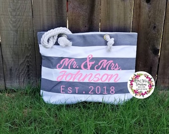 Wedding Decor, Mr. and Mrs., Personalized Beach bag, wedding gifts, anniversary gifts, honeymoon gifts, beach totes