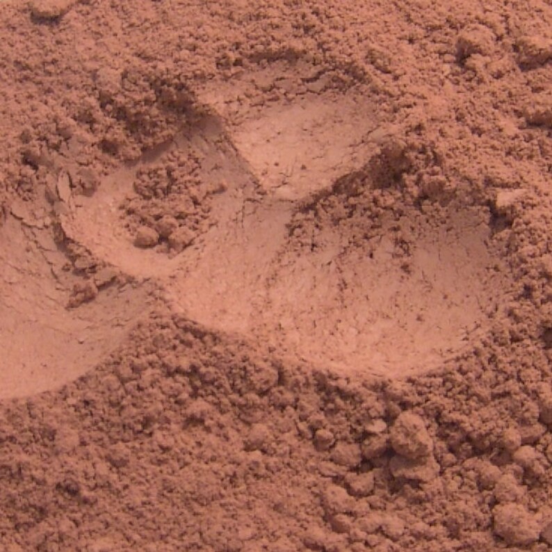 Clay matte bronzer, great for contouring