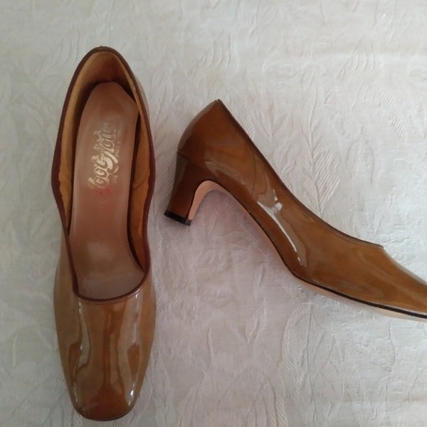 Vintage 60s/70s Shoes/Mustard Gold Brown/ Patient Leather/High Heels/Leather Soles/FootNotes/Size 8.5/9 M/ Pumps/Party/Mad Men/MOD