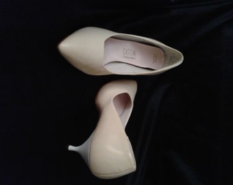 Vintage 1950s Two Tone White/Ivory Luster 50s Shoes/Patent Leather/High Heels/Leather Soles/SATTINI Shoemaker/Size 9 M/ Pumps/Wedding Party