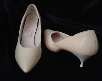 Vintage 50s/60s Two Tone White/Ivory Luster Shoes/Patent Leather/High Heels/Leather Soles/SATTINI Shoemaker/Size 9 M/ Pumps/Wedding Party