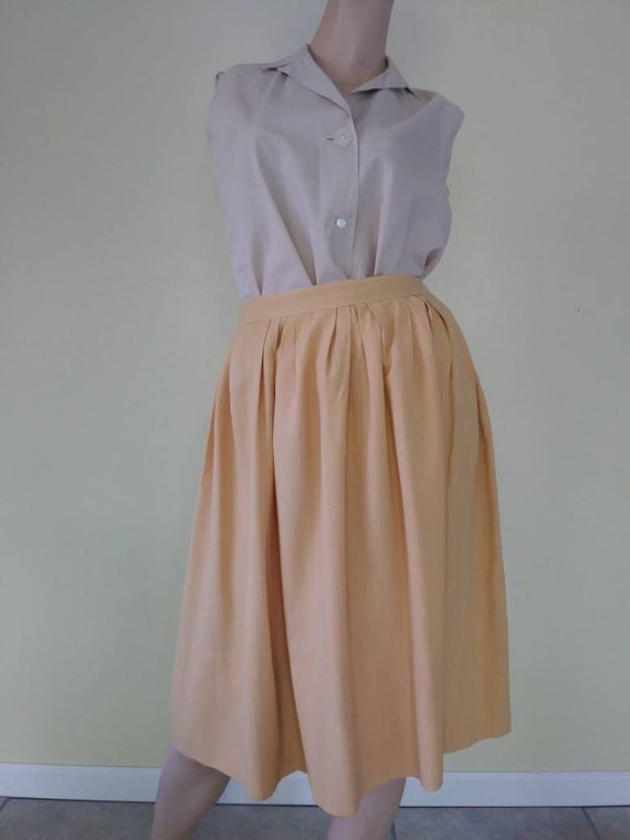 white linen skirt 50s