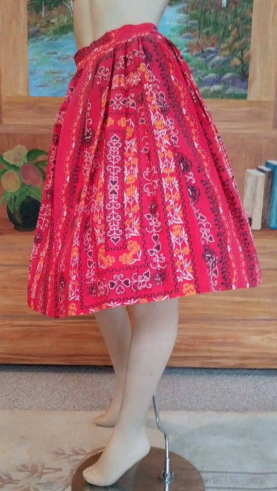 Vintage 50s/60s Red Cotton Print Skirt/Small 27 i… - image 3