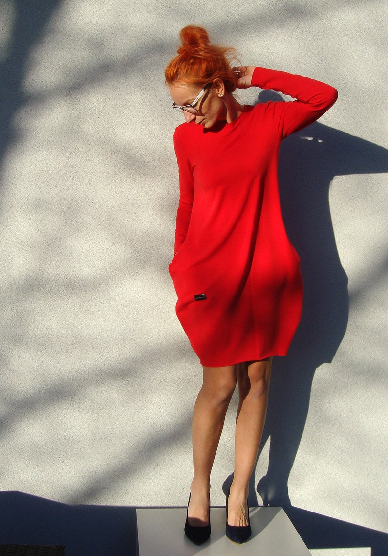 Sukienka Czerwona z zaszewką image 1