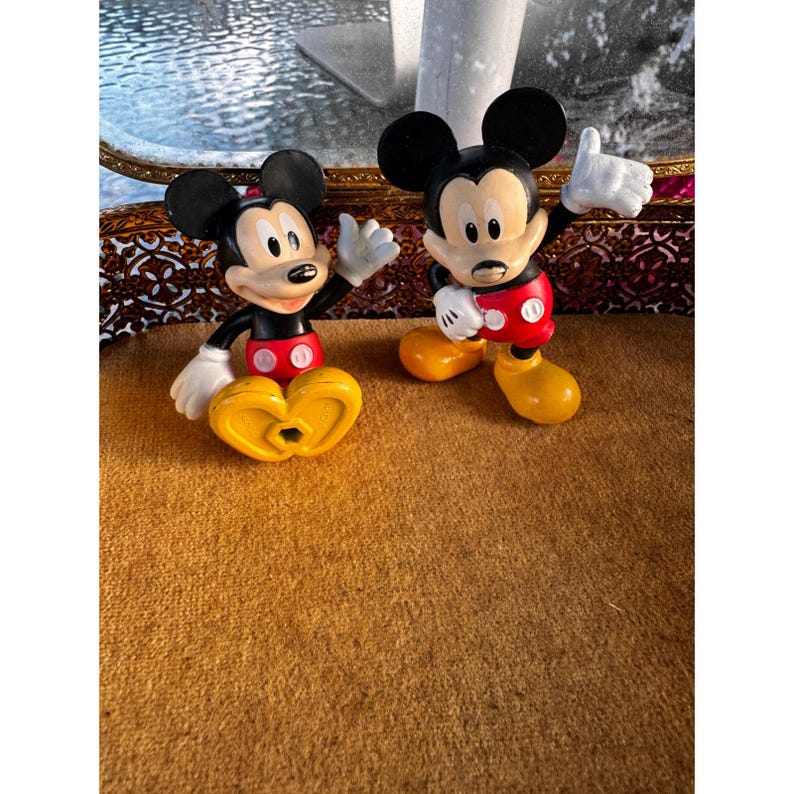 Figuras de PVC vintage de Mickey Mouse, Walt Disney Productions, década de 1980 imagen 1