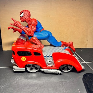 Marvel MGA Spider-Man Fire Truck Toy 2006 Red Sound & Lights Action Figure Works image 2