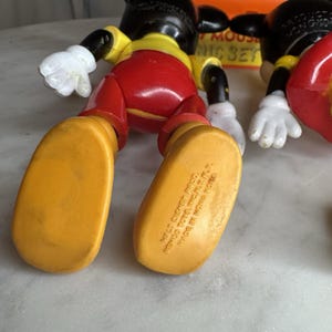 Figuras articuladas vintage de Mickey Mouse y Minnie Mouse de Walt Disney con caja de picnic imagen 6