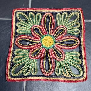 Vintage Woven Straw Trivet Floral Boho Raffia Wall Decor Multi Color 7.5 Inch