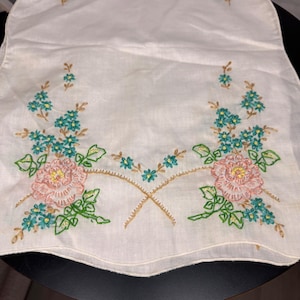 Vintage Embroidered Linen Floral Table Runner Dresser Cottagecore Decor 35&quot;