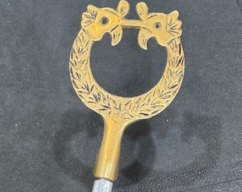 Szpikulec do szaszłyków Tarzan Inox z indyka ze stali nierdzewnej z uchwytem w kształcie lauru w stylu vintage