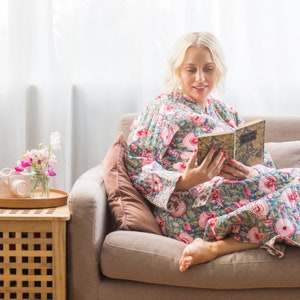 Robe de chambre longue matelassée de luxe bleu et rouge / Robe de chambre kimono d'hiver à imprimé blocs de main / Tenue de détente chaude image 6