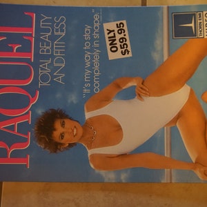 Raquel Welch Total Beauty and Fitness vídeo promocional cartão de balcão pôster standee anos 80
